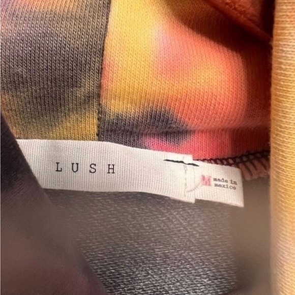 NEW LUSH Tie-Dye Turtleneck Sweater Medium - Picture 2 of 6